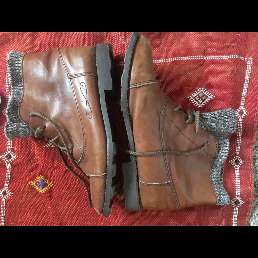 * Rare Romanian Leather Booties, w/ sweater lining - Picture 2 of 8